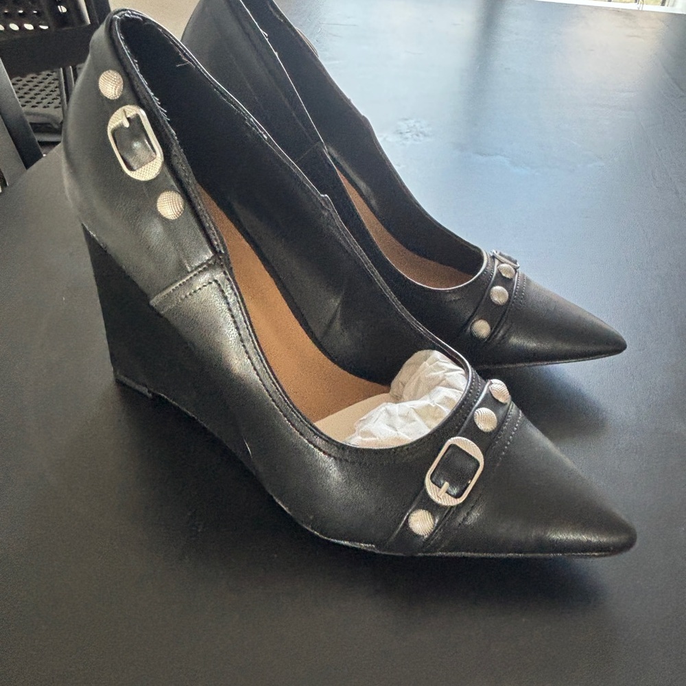 Fashion Nova Black Wedge Shoes with Sleek Design